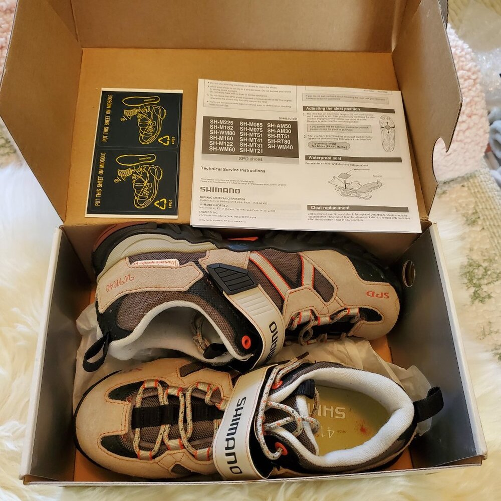 SHIMANO womens biking shoes